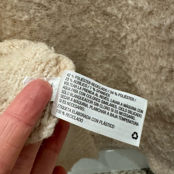 Universal Thread oversized sweater - Picture 4 of 5